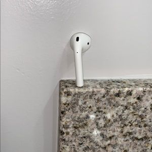 RIGHT AIRPOD SINGULAR